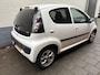 Citroën C1 1.0 Exclusive 4 deurs uit 2012 beschikt over diverse opties zoals airco en bluetooth en 2 sleutels