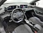 Peugeot e-2008 EV GT Pack 50 kWh | Schuif-/Kanteldak | 1ste Eigenaar | Navigatie | Climate Control | Adaptieve Cruise Control | 18" LMV | Keyless Entry/Start | Apple Carplay/Android Auto |