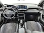 Peugeot e-2008 EV GT Pack 50 kWh | Schuif-/Kanteldak | 1ste Eigenaar | Navigatie | Climate Control | Adaptieve Cruise Control | 18" LMV | Keyless Entry/Start | Apple Carplay/Android Auto |