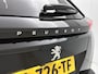 Peugeot e-2008 EV GT Pack 50 kWh | Schuif-/Kanteldak | 1ste Eigenaar | Navigatie | Climate Control | Adaptieve Cruise Control | 18" LMV | Keyless Entry/Start | Apple Carplay/Android Auto |