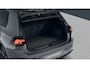 Volkswagen Golf Life Edition eHybrid | 'App-Connect' draadloze smartphone integratie | Achterbank in ongelijke delen neerklapbaar incl. middenarmsteun en doorlaadmogelijkheid | Afstandscontrolesysteem (Front Assist)