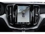 Volvo XC60 2.0 T6 Plug-in hybrid AWD Plus Dark | Schuifdak | Elektrische Stoelen | 360 Camera | Stoel & Stuurverwarming | Trekhaak | 4 Seizoenen banden |