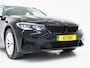 BMW 3-Serie Touring 320e Shadow Line | Camera | Trekhaak | Leder | Virtual | Cruise | DAB | LED | Carplay