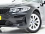 BMW 3-Serie Touring 320e Shadow Line | Camera | Trekhaak | Leder | Virtual | Cruise | DAB | LED | Carplay