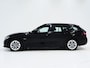 BMW 3-Serie Touring 320e Shadow Line | Camera | Trekhaak | Leder | Virtual | Cruise | DAB | LED | Carplay