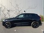 Volvo XC60 2.0 T6 Plug-in hybrid AWD Plus Black Edition | Adaptieve Cruise Control | Schuif-/ Kanteldak | Adaptieve Koplampen | Trekhaak | 360 Camera | Stoel + Stuurverwarming | BLIS Dodehoek Detectie |