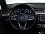 Volkswagen Passat Variant R-Line 1.5 TSI 150 PK DSG | LED Matrix IQ | Panoramadak | Trekhaak | Achteruitrijcamera |