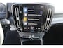 Volvo XC40 1.5 T4 Recharge R-Design | Incl. 12 maanden garantie | Harman/Kardon audio | Schuif/kantel dak | Apple carplay/Android auto | Stuurwiel verwarming | Voorstoelen verwarmd | DAB | Navigatie | Lichtmetalen velgen | Climate control | Zwart dakhemel