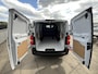 Peugeot Expert GB L2 75kWh 136pk City NAV pakket e-PTO 400V Reservewiel Geïsoleerde comfort scheidingswand met vaste ruit