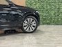 Volvo XC90 T8 AWD Recharge Ultra Dark Luchtvering | Trekhaak | All Season Banden | 360 Camera | 455pk | Head-Up Display | Harman Kardon | Adaptieve Cruise Control | Stoelverwarming voor+achter | Stuurwielverwarming | Schuifdak | Full LED Meesturende koplampen | Pilot Assist | BLIS Dode Hoek Detectie | Alcantara hemelbekleding | Lederen zonnekleppen en handgrepen | Elektrische voorstoelen geheugen | Lederen bekleding | Zitting verlenging voorstoelen | Lederen dashboard | 20 Inch | Google Infotainment | Keyless Drive | Privacy Glass | Elektrisch bedienbare achterklep | Geïntegreerd kinderzitje achterin | Geïntegreerde zongordijnen achterportieren | Verlichte instaplijsten | 7-Persoons | 4-Zone Climate Control | DAB Radio | Apple Carplay/Android Auto | Alarm Klasse III | Draadloos telefoon opladen | Volvo On Call met mobiele App functie | Onyx Black Metallic |