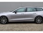 Volvo V60 T6 Plug-in hybrid AWD Plus Bright | Trekhaak | Harman/Kardon Audio | 360 camera | Stoel + stuurverwarming | Memory | 18 inch LMV