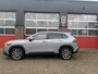 Toyota Corolla Cross Hybrid 140 Style Comfort, Manhatten Grey, Stoel en stuur verwarming, electrische achterklep,