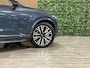 Volvo XC90 T8 AWD Recharge Ultra Dark Vol! | Bowers & Wilkins | Luchtvering | Stoelventilatie | Trekhaak | 360 Camera | Head-Up Display | Stoelmassage | 455pk | Adaptieve Cruise Control | Stoelverwarming voor+achter | Stuurwielverwarming | Schuifdak | 20 Inch |  Full LED Meesturende koplampen | Pilot Assist | BLIS Dode Hoek Detectie | Alcantara hemelbekleding | Lederen handgrepen en zonnekleppen | Elektrische voorstoelen geheugen | Nappa Lederen bekleding | Zitting verlenging voorstoelen | Keyless Drive | Parkeersensoren voor+achter | Privacy Glass | Elektrisch bedienbare achterklep | Geïntegreerde zongordijnen achterportieren | Geïntegreerd kinderzitje achterin | Verlichte instaplijsten | 7-Persoons | 4-Zone Climate Control | DAB Radio | Apple Carplay/Android Auto | Alarm Klasse III | Draadloos telefoon opladen | Volvo On Call met mobiele App functie | Denim Blue Metallic |