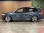 Volvo XC90 T8 AWD Recharge Ultra Dark Vol! | Bowers & Wilkins | Luchtvering | Stoelventilatie | Trekhaak | 360 Camera | Head-Up Display | Stoelmassage | 455pk | Adaptieve Cruise Control | Stoelverwarming voor+achter | Stuurwielverwarming | Schuifdak | 20 Inch |  Full LED Meesturende koplampen | Pilot Assist | BLIS Dode Hoek Detectie | Alcantara hemelbekleding | Lederen handgrepen en zonnekleppen | Elektrische voorstoelen geheugen | Nappa Lederen bekleding | Zitting verlenging voorstoelen | Keyless Drive | Parkeersensoren voor+achter | Privacy Glass | Elektrisch bedienbare achterklep | Geïntegreerde zongordijnen achterportieren | Geïntegreerd kinderzitje achterin | Verlichte instaplijsten | 7-Persoons | 4-Zone Climate Control | DAB Radio | Apple Carplay/Android Auto | Alarm Klasse III | Draadloos telefoon opladen | Volvo On Call met mobiele App functie | Denim Blue Metallic |