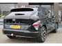 Hyundai Kona Electric Premium 65.4 kWh | Achteruitrijcamera 360 graden | Elektrische ramen voor en achter | Parkeersensoren voor en achter