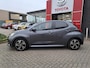 Toyota Yaris 1.5 Hybrid 115 Dynamic Comfort Pack STUUR- EN STOELVERWARMING PARKEERSENSOREN RCTA BLIND SPOT ELEK. INKLAPBARE BUITENSPIEGELS