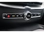 Volvo XC60 2.0 T5 R-Design | Luchtvering | Harman Kardon Audio | Keyless Entry | Achteruitrijcamera | Head-up Display | Panoramadak | LED Koplampen Adaptief | BLIS | Cruise Control Adaptief | Trekhaak