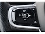 Volvo XC60 2.0 T5 R-Design | Luchtvering | Harman Kardon Audio | Keyless Entry | Achteruitrijcamera | Head-up Display | Panoramadak | LED Koplampen Adaptief | BLIS | Cruise Control Adaptief | Trekhaak