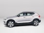 Volvo XC40 B4 Plus Dark Modeljaar 2026 | Parkeercamera | Harman Kardon | Stoel- en Stuurverwarming | Trekhaak