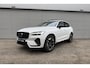 Volvo XC60 T6 Plug-in hybrid AWD Ultra Dark | Luchtvering | Pano. Dak | Trekhaak | Keyless | Premium Audio |
