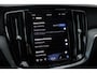 Volvo S60 2.0 B4 Plus Bright | Nappa Leder met stoelventilatie | Trekhaak | Premium Audio by Harman Kardon | Visual Park Assist | Verwarmbare voorstoelen | Elek. bedienbare voorstoelen met geheugen | Driver Assistance | Panoramadak | Verwarmbaar stuurwiel | Adaptieve cruise control met Pilot Assist | Blis | Google Maps | Google Assistant | Apple Carplay | Keyless | Verwarmbare achterbank | 18 Inch |