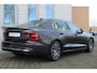 Volvo S60 2.0 B4 Plus Bright | Nappa Leder met stoelventilatie | Trekhaak | Premium Audio by Harman Kardon | Visual Park Assist | Verwarmbare voorstoelen | Elek. bedienbare voorstoelen met geheugen | Driver Assistance | Panoramadak | Verwarmbaar stuurwiel | Adaptieve cruise control met Pilot Assist | Blis | Google Maps | Google Assistant | Apple Carplay | Keyless | Verwarmbare achterbank | 18 Inch |