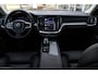 Volvo S60 2.0 B4 Plus Bright | Nappa Leder met stoelventilatie | Trekhaak | Premium Audio by Harman Kardon | Visual Park Assist | Verwarmbare voorstoelen | Elek. bedienbare voorstoelen met geheugen | Driver Assistance | Panoramadak | Verwarmbaar stuurwiel | Adaptieve cruise control met Pilot Assist | Blis | Google Maps | Google Assistant | Apple Carplay | Keyless | Verwarmbare achterbank | 18 Inch |