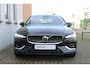 Volvo S60 2.0 B4 Plus Bright | Nappa Leder met stoelventilatie | Trekhaak | Premium Audio by Harman Kardon | Visual Park Assist | Verwarmbare voorstoelen | Elek. bedienbare voorstoelen met geheugen | Driver Assistance | Panoramadak | Verwarmbaar stuurwiel | Adaptieve cruise control met Pilot Assist | Blis | Google Maps | Google Assistant | Apple Carplay | Keyless | Verwarmbare achterbank | 18 Inch |