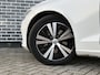 Volvo V60 2.0 B3 Business Pro | Adaptive cruise control | Stoel- en stuurverwarming | Parkeersensoren voor + achter | Achteruitrijcamera | Voorruitverwarming | Dode hoek detectie BLIS | 17" velgen |