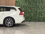 Volvo V60 B3 Aut. Business Edition Stoel en Stuurwielverwarming | Parkeercamera | Parkeersensoren voor+achter | 17 Inch | Cruise Control | Climate Control L+R | DAB Radio | Apple Carplay/Android Auto | Volvo On Call met mobiele App functie |