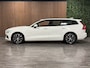 Volvo V60 B3 Aut. Business Edition Stoel en Stuurwielverwarming | Parkeercamera | Parkeersensoren voor+achter | 17 Inch | Cruise Control | Climate Control L+R | DAB Radio | Apple Carplay/Android Auto | Volvo On Call met mobiele App functie |