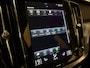 Volvo V60 B3 Aut. Business Edition Stoel en Stuurwielverwarming | Parkeercamera | Parkeersensoren voor+achter | 17 Inch | Cruise Control | Climate Control L+R | DAB Radio | Apple Carplay/Android Auto | Volvo On Call met mobiele App functie |