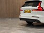 Volvo V60 B3 Aut. Business Edition Stoel en Stuurwielverwarming | Parkeercamera | Parkeersensoren voor+achter | 17 Inch | Cruise Control | Climate Control L+R | DAB Radio | Apple Carplay/Android Auto | Volvo On Call met mobiele App functie |