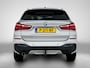 BMW X1 sDrive18i High Executive | AUTOMAAT | PANORAMADAK | HEAD-UP DISPLAY | STOELVERWARMING | ACHTERUITRIJCAMERA | TREKHAAK | ELEKTRISCHE ACHTERKLEP |