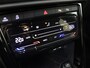 Volkswagen T-Roc 1.0 TSI R-Line | Achteruitrijcamera | Parkeerassistent | Black style | Digital cockpit Pro | Adaptieve cruise control | Navigatie | CarPlay |