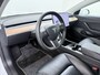 Tesla Model 3 SR Plus 325PK Lmv 18" AutoPilot FSD-3 Leder Pano-dak Adaptive-Cruise Camera's Elektr.-Stuur+Stoelen+Spiegels+Geheugen+Easy-Entry+Verwarmde stoelen Park assistent Pdc WIFI Lane-Assist Speed-Assist Navi LED Comfortstoelen ACC DAB Voorverwarmen interieur via App Keyless One-Pedal-Drive 1e Eigenaar Origineel Nederlandse Auto