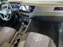 Volkswagen Polo 1.0 TSI R-Line Automaat, Navigatie,Virtual Cockpit,Adaptive Cruise control,Spraakbediening,Achteruitrijcamera,Parkeersensoren rondom/Apple carplay,Stoelverwarming,LED grill/IQ.light,Climate control,Draadloze Telefoonlader,DAB,17''Lichtmetalen Velgen