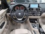 BMW 2-Serie Cabrio 220i Sport Automaat Airco-ecc Trekhaak afneembaar Navigatie Sportstoelen Leer Beige Diepzeeblauw Sportvelgen 17 in Nieuwstaat