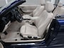 BMW 2-Serie Cabrio 220i Sport Automaat Airco-ecc Trekhaak afneembaar Navigatie Sportstoelen Leer Beige Diepzeeblauw Sportvelgen 17 in Nieuwstaat