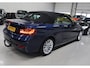 BMW 2-Serie Cabrio 220i Sport Automaat Airco-ecc Trekhaak afneembaar Navigatie Sportstoelen Leer Beige Diepzeeblauw Sportvelgen 17 in Nieuwstaat