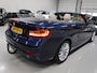 BMW 2-Serie Cabrio 220i Sport Automaat Airco-ecc Trekhaak afneembaar Navigatie Sportstoelen Leer Beige Diepzeeblauw Sportvelgen 17 in Nieuwstaat
