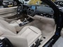 BMW 2-Serie Cabrio 220i Sport Automaat Airco-ecc Trekhaak afneembaar Navigatie Sportstoelen Leer Beige Diepzeeblauw Sportvelgen 17 in Nieuwstaat