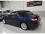 BMW 2-Serie Cabrio 220i Sport Automaat Airco-ecc Trekhaak afneembaar Navigatie Sportstoelen Leer Beige Diepzeeblauw Sportvelgen 17 in Nieuwstaat
