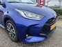 Toyota Yaris 1.5 VVT-i Business Plus | Adap. Cruise Control | 125PK | NAVI | Carplay | Achteruitrijcamera | Digitaal Display | All-seasonbanden