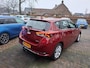 Toyota Auris 1.8 Hybrid Energy Plus. Dealer onderhouden, zeer netjes en luxe. O.a. stoelverw, camera, navi, afn.trekhaak, etc.