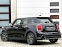 MINI Cooper Mini 1.5 Classic Chili Turbo 136 PK 5 Deurs / Airco / Navigatie / Apple CarPlay / 16" 5 Spoke Velg / Sport Int / Park Sensors / 1e Eigenaar!