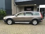 Volvo XC70 2.4 D5 Summum / LEDER / NAVI / TREKHAAK / FRISSE AUTO