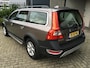 Volvo XC70 2.4 D5 Summum / LEDER / NAVI / TREKHAAK / FRISSE AUTO