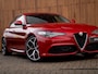 Alfa Romeo Giulia 2.0T Q2 | Race-mode | Rosso Competizione | Veloce stoelen | Harman/Kardon | Orig. NL