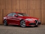 Alfa Romeo Giulia 2.0T Q2 | Race-mode | Rosso Competizione | Veloce stoelen | Harman/Kardon | Orig. NL